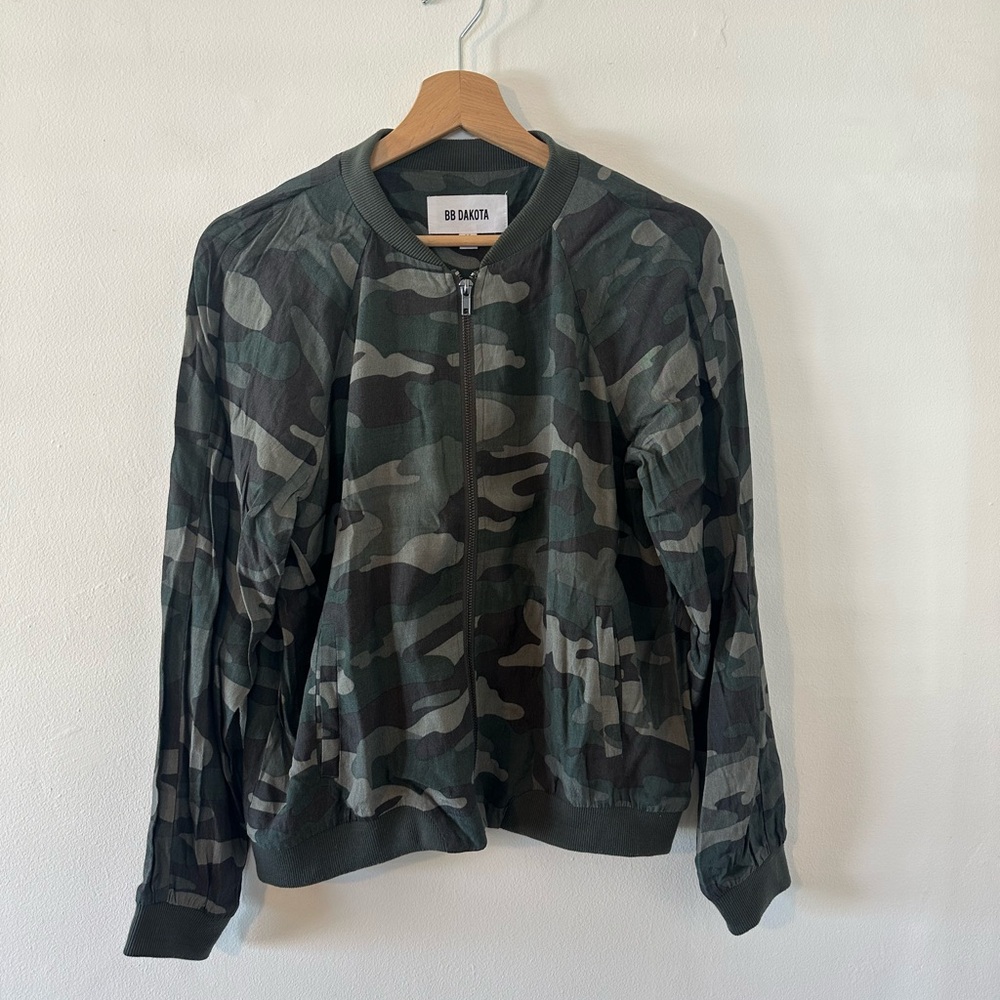 BB Dakota Women’s Lightweight Camo Jacket, Sz Medium